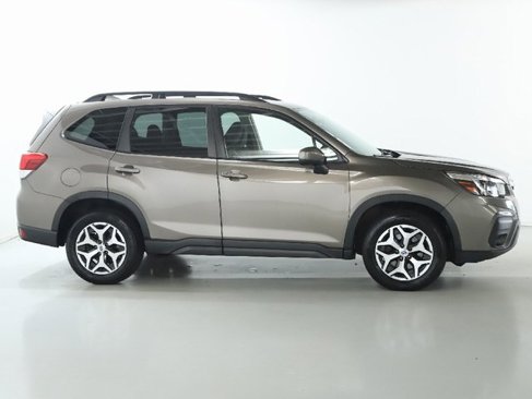 Used 2020 Subaru Forester Premium image 11