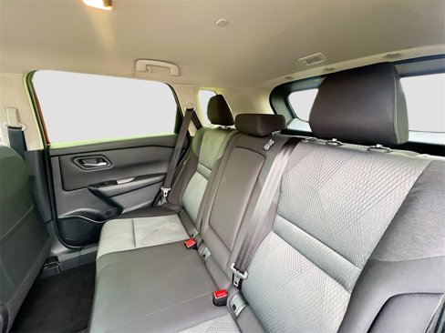 Used 2024 Nissan Rogue SV image 24