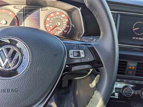 Certified 2020 Volkswagen Jetta SE image 30