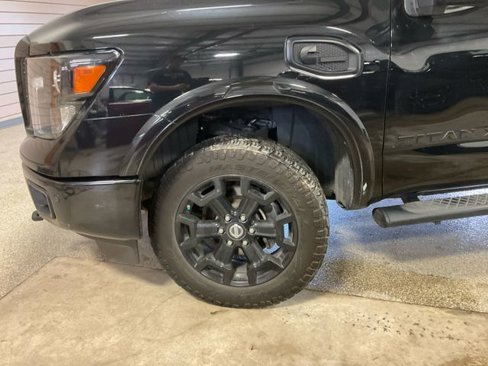 Used 2018 Nissan Titan SL w/ Midnight Edition image 12