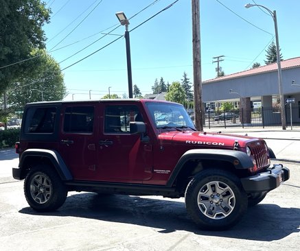 Used 2013 Jeep Wrangler Unlimited Rubicon image 2