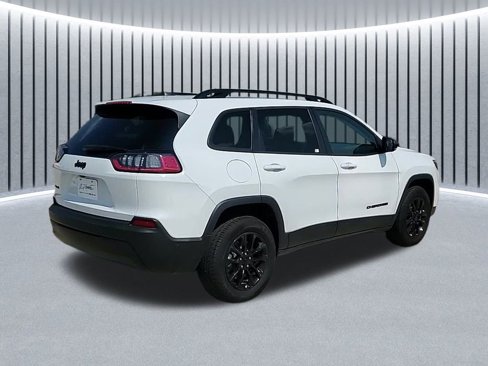 Used 2023 Jeep Cherokee Altitude Lux image 4