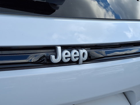 Used 2024 Jeep Grand Cherokee Limited w/ MOPAR Finishing Package image 31