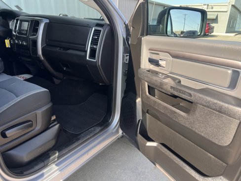 Used 2021 RAM 1500 Classic SLT image 33