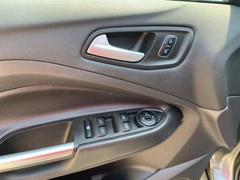 Used 2017 Ford Escape SE image 6