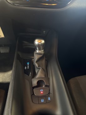 Used 2022 Toyota C-HR XLE image 39