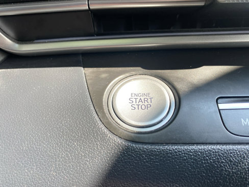Certified 2023 Hyundai Elantra Limited w/ Preferred Accessory Package image 18