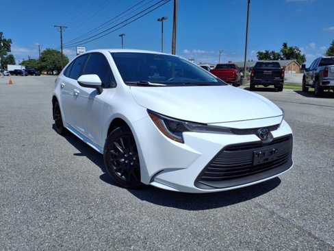 Used 2025 Toyota Corolla LE image 2