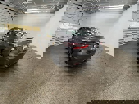 Used 2023 Toyota Camry SE image 4