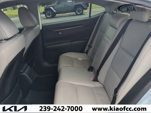 Used 2013 Lexus ES 350 w/ Luxury Pkg image 11