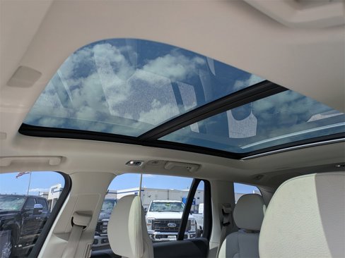 Certified 2022 Volvo XC90 T6 Momentum w/ Advanced Package image 19