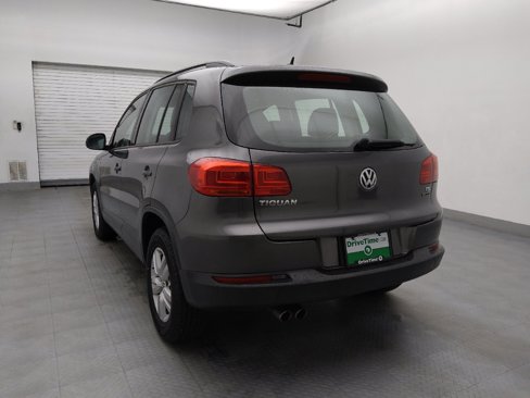 Used 2016 Volkswagen Tiguan S image 6