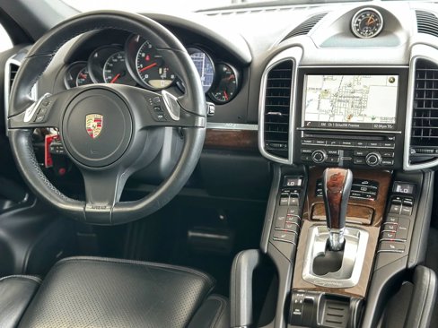 Used 2014 Porsche Cayenne Platinum Edition image 22