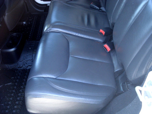 Used 2016 Jeep Wrangler Unlimited Sahara w/ Connectivity Group image 32