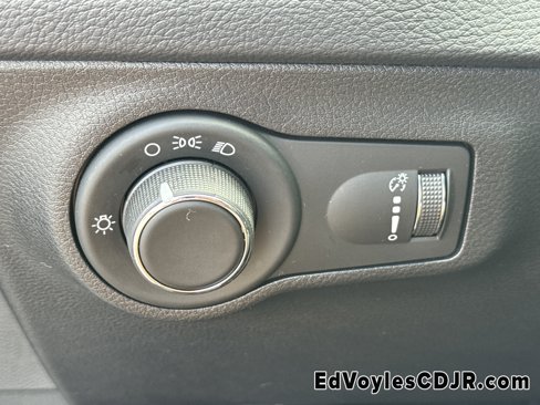 Used 2018 Jeep Compass Sport image 38