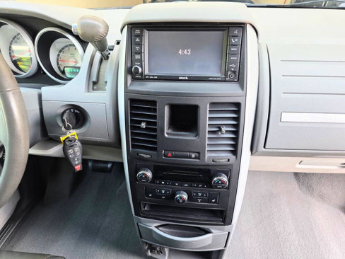 Used 2008 Dodge Grand Caravan SXT image 38