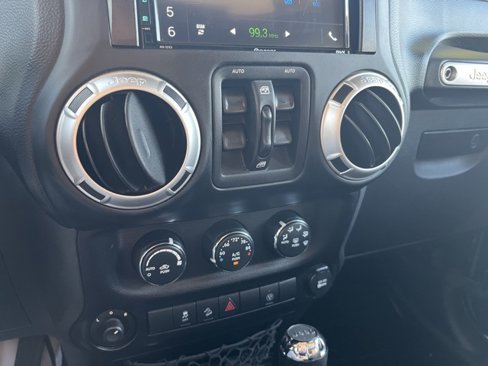 Used 2013 Jeep Wrangler Unlimited Rubicon w/ Dual Top Group image 17
