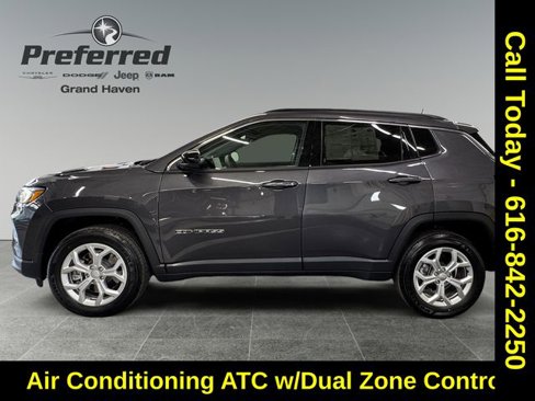 Used 2024 Jeep Compass Latitude w/ Convenience Group image 2