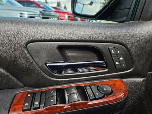 Used 2011 Chevrolet Avalanche LT image 16
