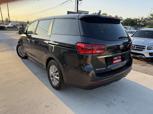 Used 2019 Kia Sedona LX image 6