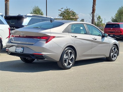 Used 2023 Hyundai Elantra SEL w/ Convenience Package image 2
