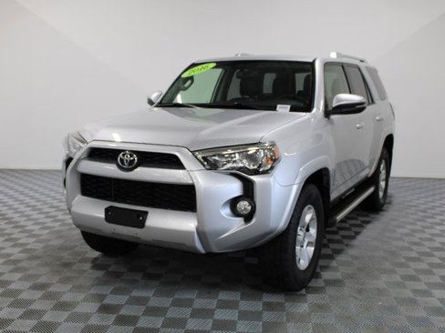 Used 2016 Toyota 4Runner SR5 Premium image 2