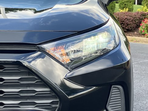 Used 2021 Toyota RAV4 LE image 5