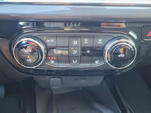 New 2025 Chevrolet Trax ACTIV w/ Sunroof Package image 19