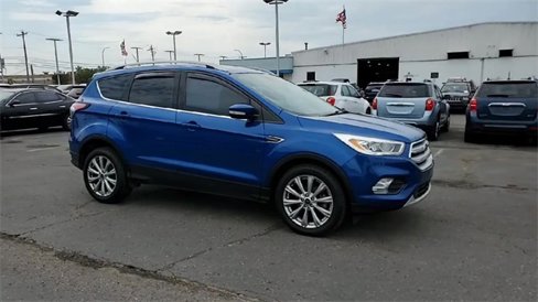 Used 2017 Ford Escape Titanium image 2