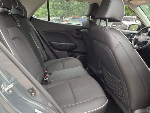 Used 2024 Hyundai Venue Limited image 16