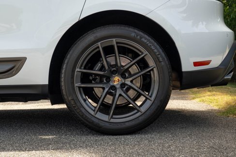 Certified 2023 Porsche Macan Turbo image 12