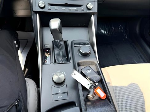 Used 2016 Lexus IS 200t image 19