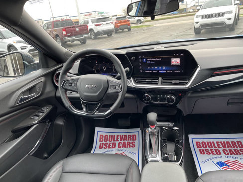 Used 2024 Chevrolet Trax RS image 2