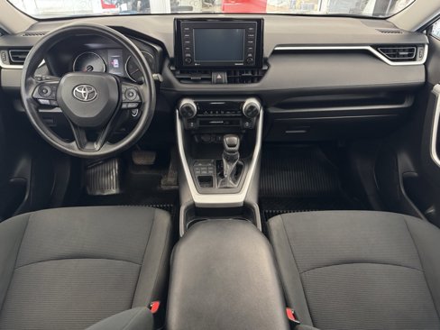 Used 2020 Toyota RAV4 LE image 5