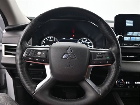 Used 2024 Mitsubishi Outlander SE image 28