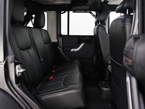 Used 2016 Jeep Wrangler Unlimited Rubicon w/ Connectivity Group image 12