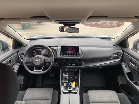 Used 2024 Nissan Rogue SV image 12