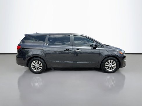 Used 2020 Kia Sedona LX image 9