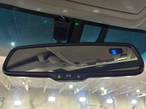 Used 2017 Toyota Camry XLE image 11