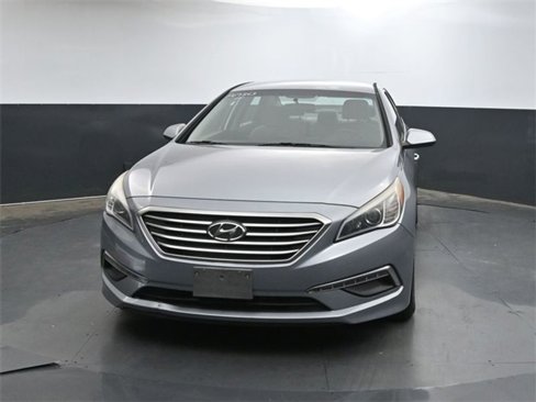 Used 2015 Hyundai Sonata SE image 2
