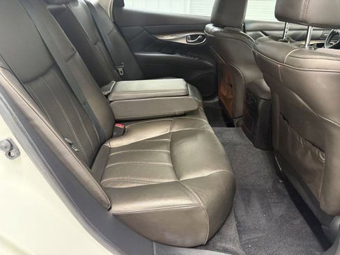 Used 2011 INFINITI M56 x w/ Deluxe Touring Pkg image 31