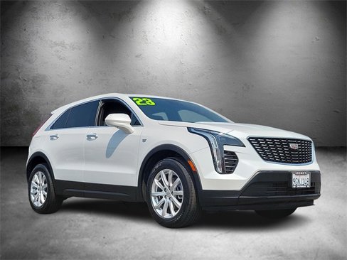 Used 2023 Cadillac XT4 Luxury w/ Cold Weather Package image 2