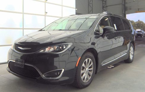 Used 2018 Chrysler Pacifica Touring-L image 1