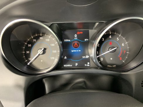 Used 2017 Jaguar F-PACE Premium image 10