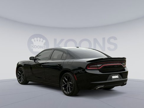 Used 2021 Dodge Charger SXT w/ Blacktop Package image 4