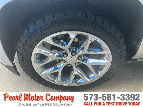 Used 2017 GMC Yukon Denali w/ Open Road Package image 8