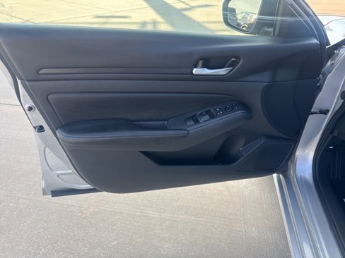 Used 2024 Nissan Altima 2.5 SV image 14