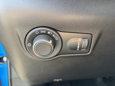 Used 2024 Jeep Compass Sport image 17