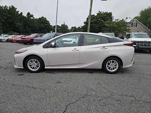 Used 2017 Toyota Prius Prime Premium image 8