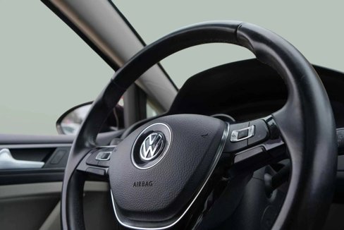 Used 2018 Volkswagen Golf SE image 25